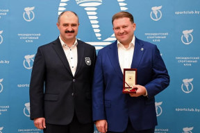Старший сын Лукашенко вручил медаль своему среднему брату