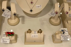 Фотофакт. Сколько стоит золотая Беларусь с бриллиантом «в сердце»